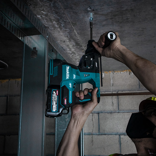 Makita Marteau perforateur sans fil SDS-PLUS XGT 40Vmax Brushless 1-1/8" avec AWS, Machine seule HR001GZ