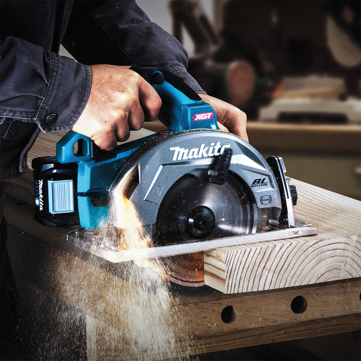 Makita Scie circulaire sans balais 7-1/4" 40Vmax XGT avec AWS, Kit avec batterie 4.0Ah x1 HS003GM103