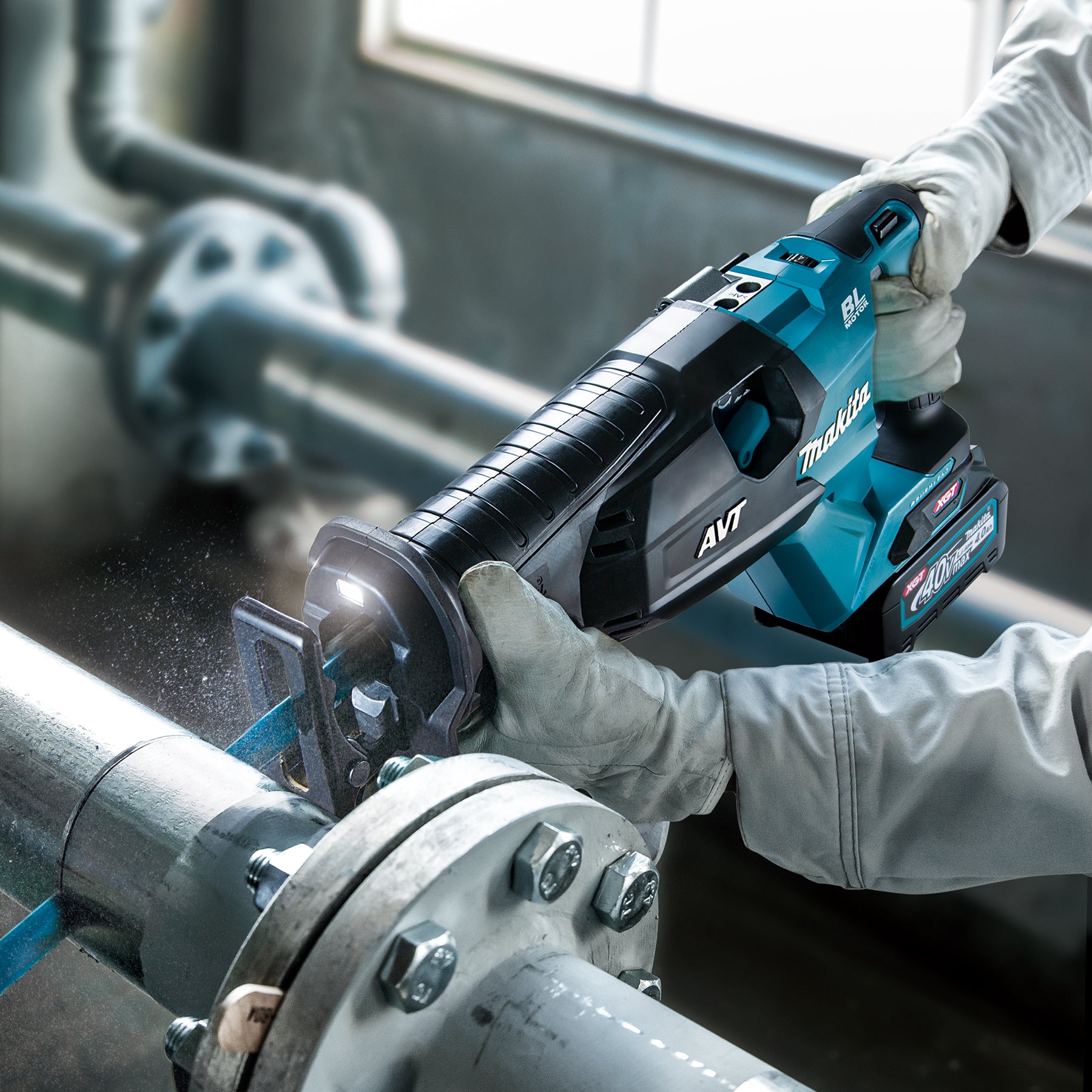 Makita Scie alternative sans balais 40Vmax XGT, kit avec batterie 4.0Ah x1 JR002GM102