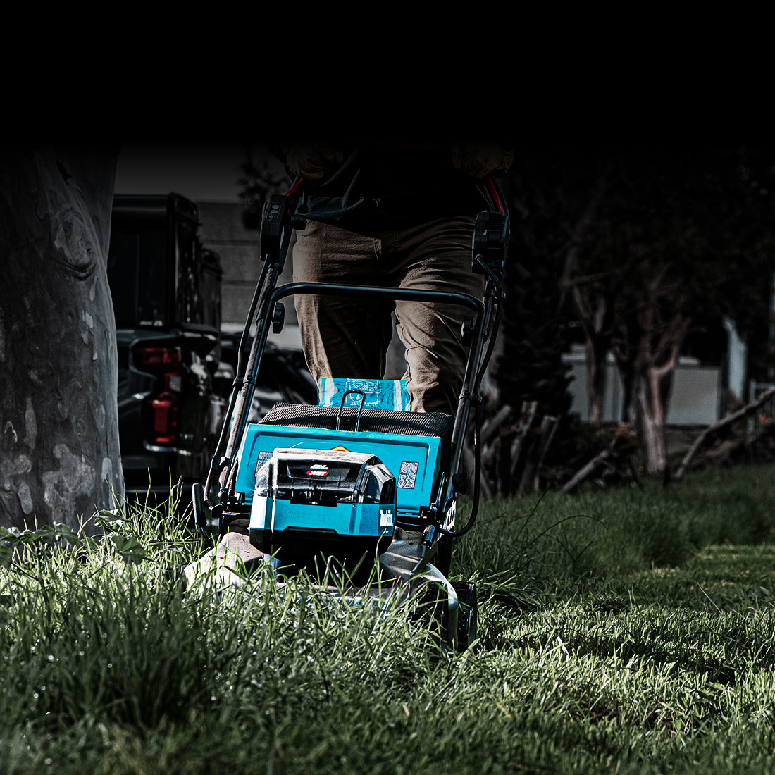 Makita Tondeuse autoportée 40Vmax XGT Brushless 21", Kit avec 2 batteries 5.0Ah LM002GT201