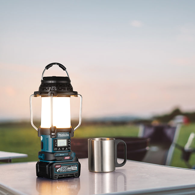 Makita Lanterne Radio 40Vmax XGT avec Bluetooth, XPT et Lampe Torche (Outil Seul) MR010G