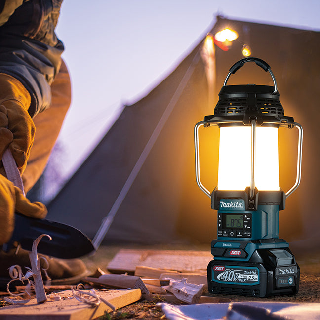 Makita Lanterne Radio 40Vmax XGT avec Bluetooth, XPT et Lampe Torche (Outil Seul) MR010G