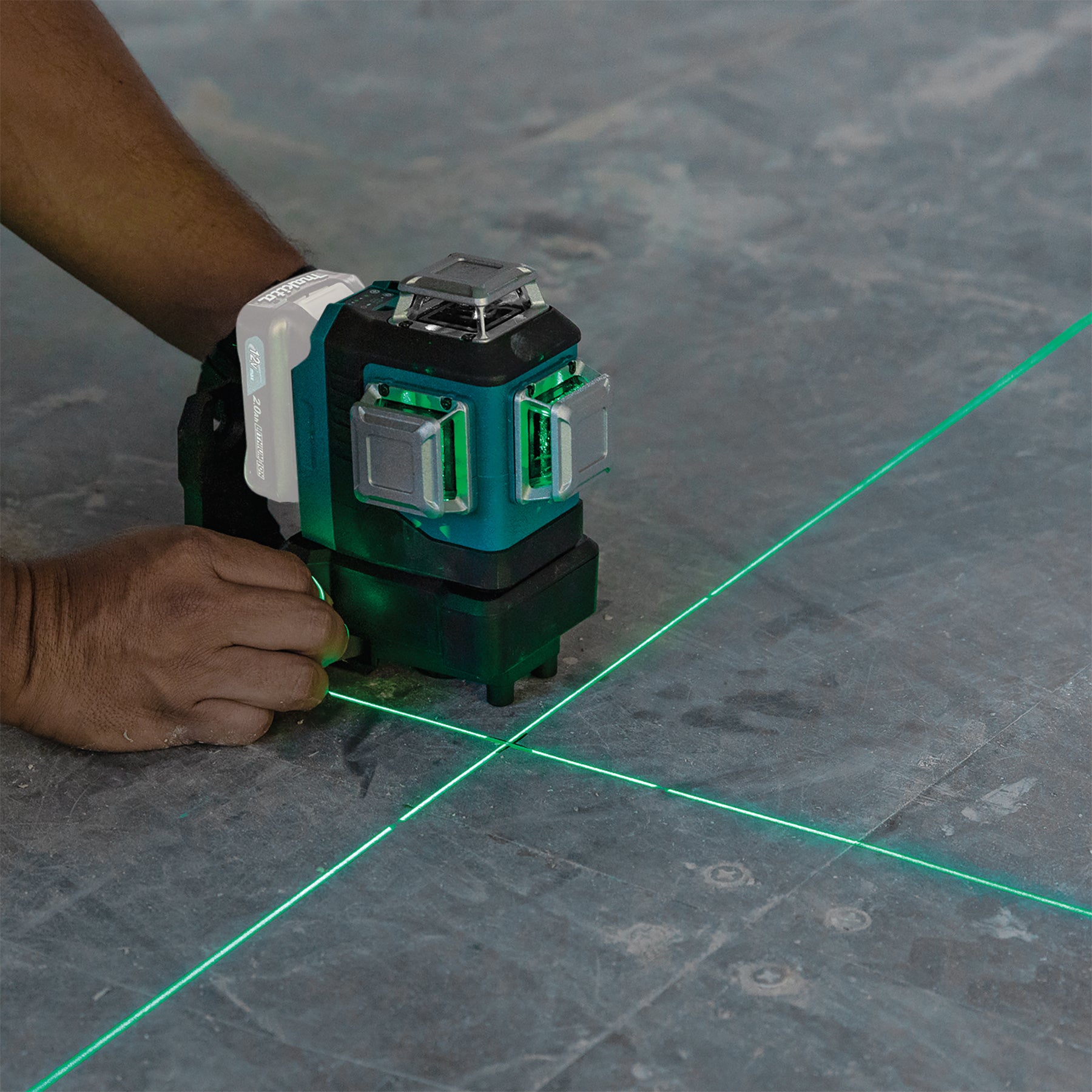 Makita Laser multi-lignes vert 12Vmax CXT, 2.0Ah x1Kit SK700GDWAJ