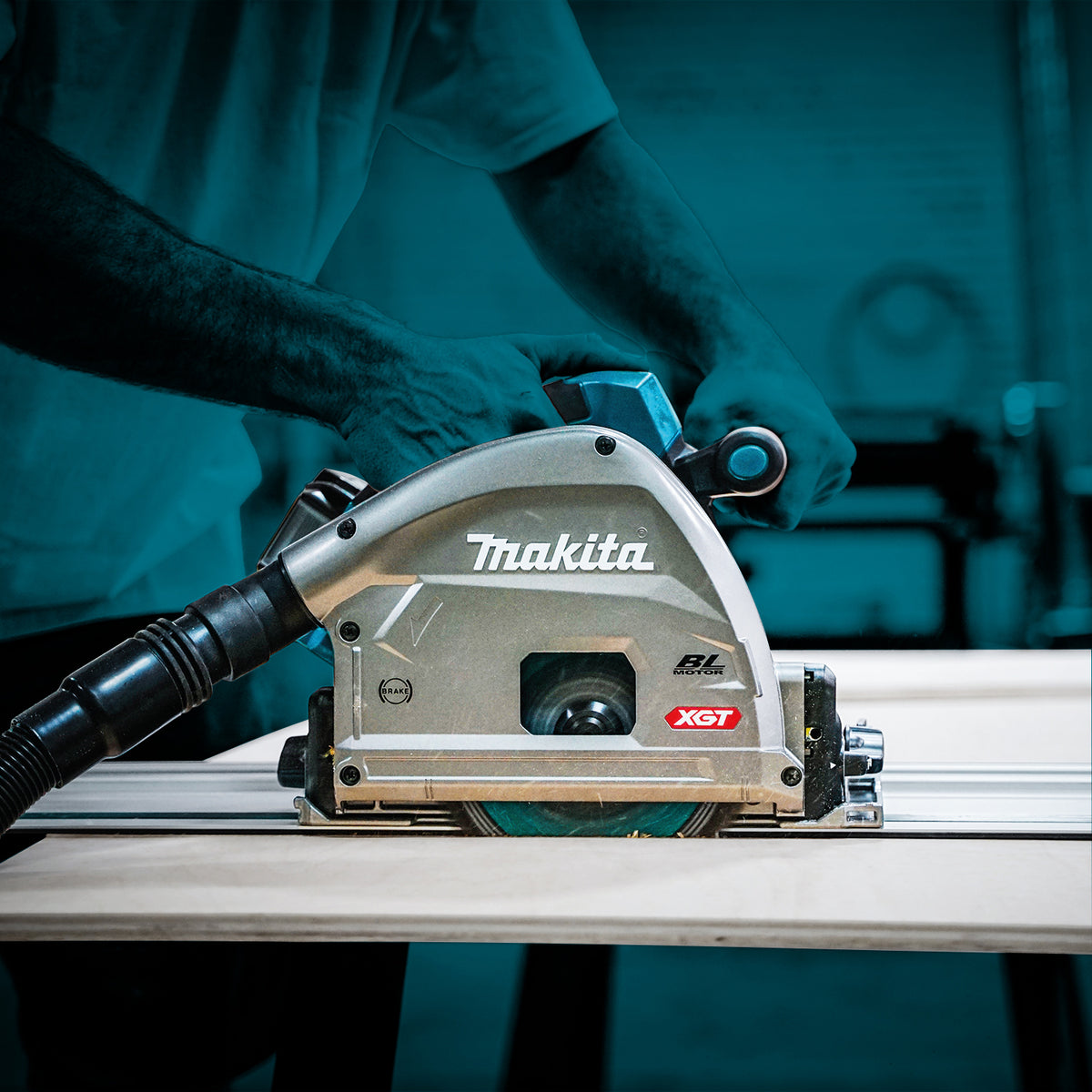 Makita Scie circulaire plongeante sans balais 40Vmax XGT avec AWS, Machine seule SP001GZ02