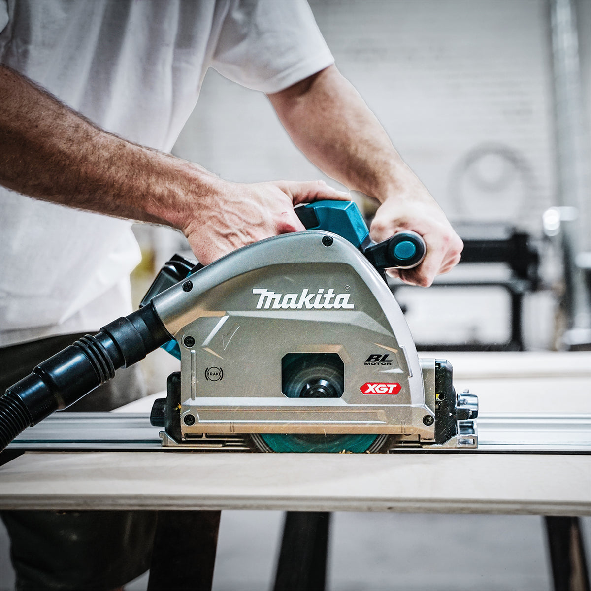 Makita Scie circulaire plongeante sans balais 40Vmax XGT avec AWS, Machine seule SP001GZ02