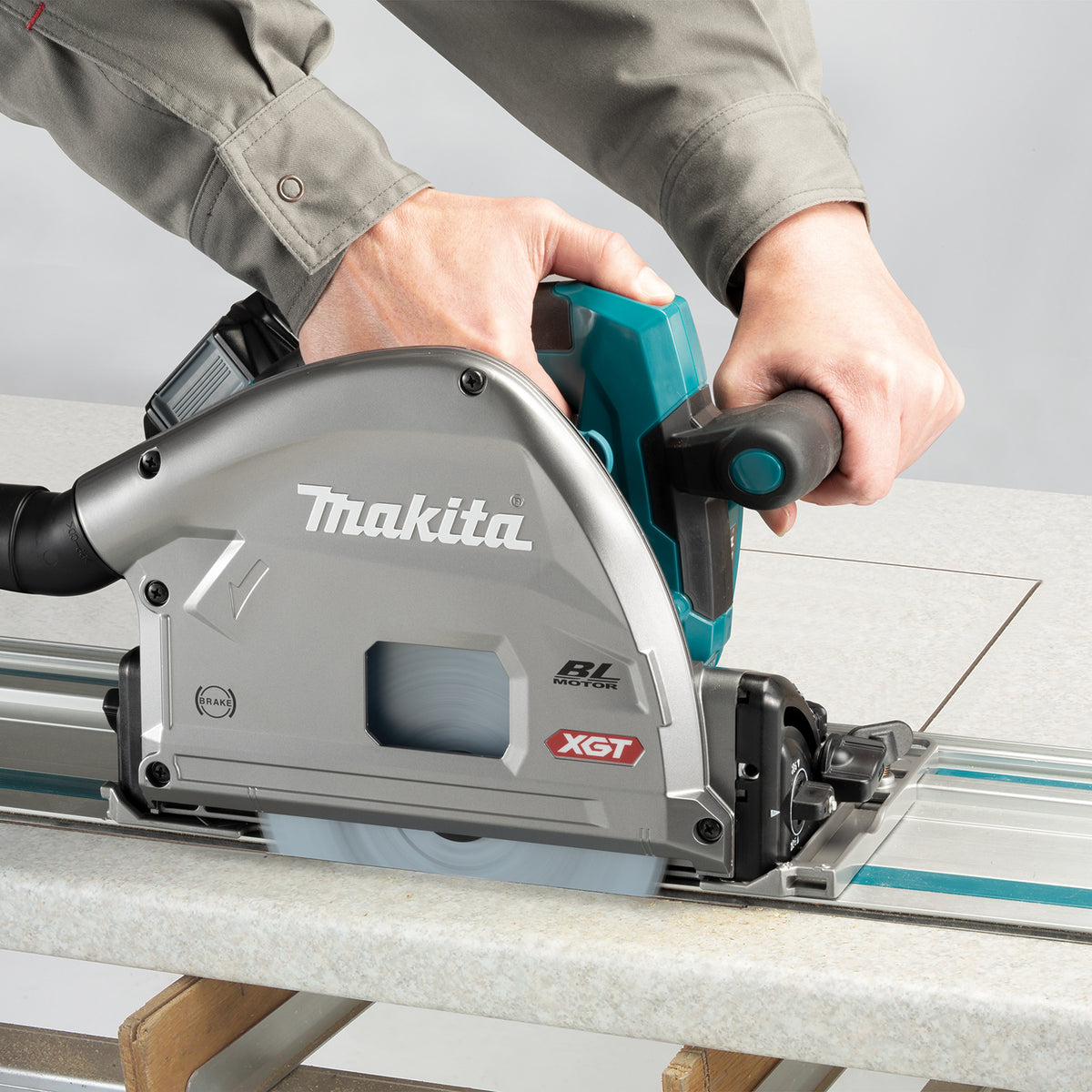 Makita Scie circulaire plongeante sans balais 40Vmax XGT avec AWS, Machine seule SP001GZ02
