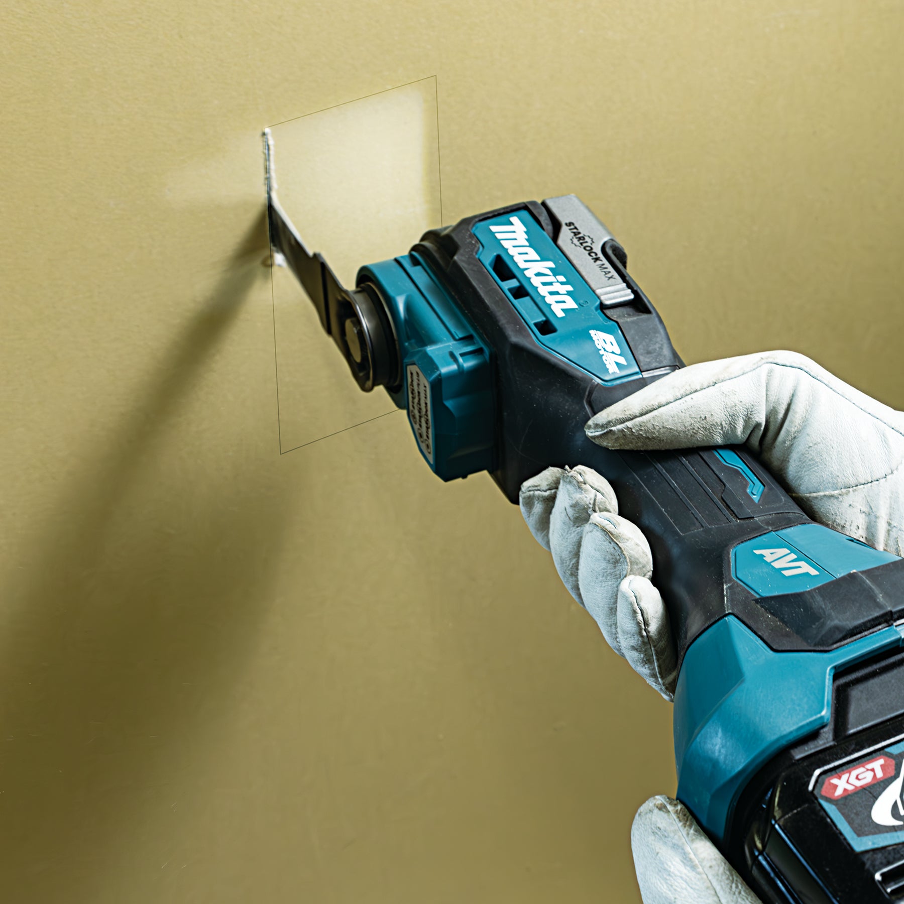 Makita 40Vmax XGT Brushless Toolless Multi Tool w/AVT and Accessory kit , Tool Only TM001GZ01