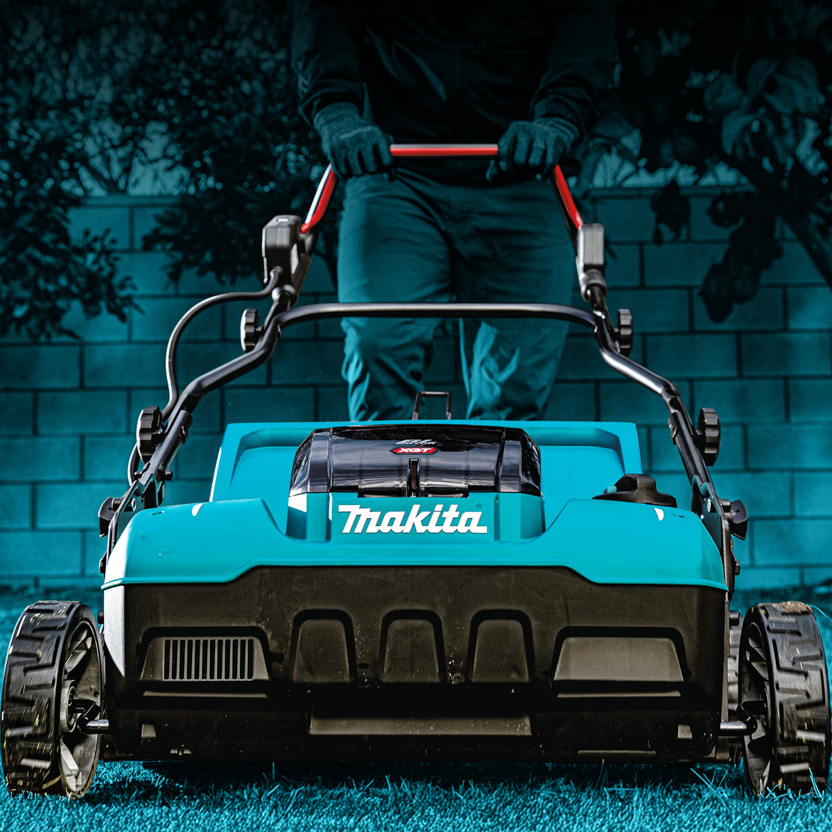 Makita Défeutreur/Scarificateur sans fil 40Vmax XGT sans balais 15", Machine seule UV001GZ