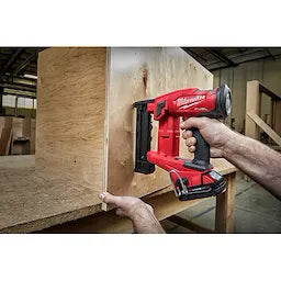 Milwaukee Agrafeuse à couronne étroite 1/4" 18 gauge M18 FUEL™ 2749-20