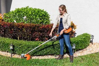 Husqvarna Husqvarna Weed Eater® 320iL (batterie et chargeur inclus) 970480104