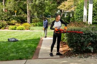 Husqvarna Hedge Master 320iHD60 24 in Battery Hedge Trimmer (Battery & Charger Included) 970592602