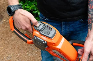 Husqvarna Hedge Master 320iHD60 24 in Battery Hedge Trimmer (Battery & Charger Included) 970592602