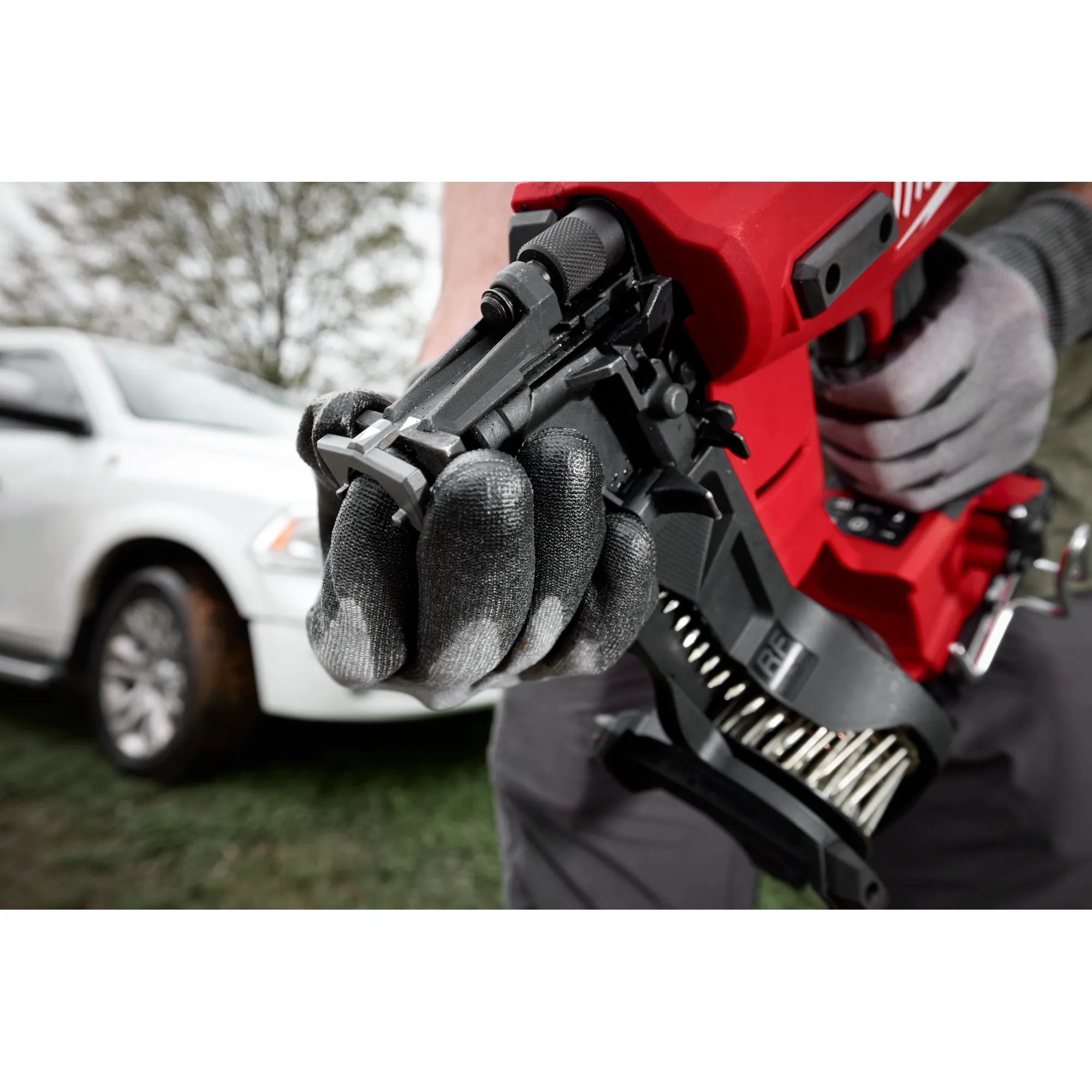 Milwaukee M18 FUEL™ Coil Roofing Nailer Vinyl Siding Tip 48-08-2909