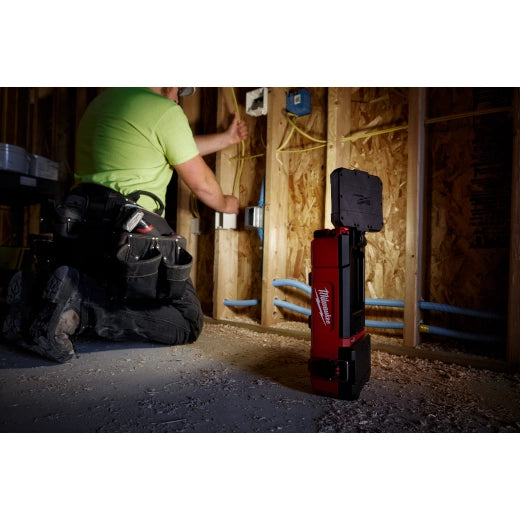 Milwaukee Projecteur à inondation M12™ + charge USB avec compatibilité PACKOUT™ 2356-20