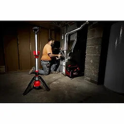 Milwaukee Projecteur de tour à double alimentation M12™ ROCKET™ 2132-20