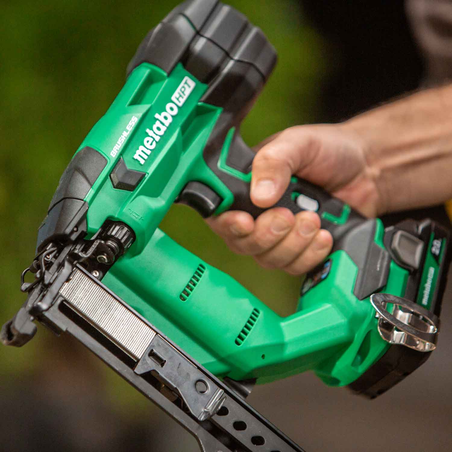 Metabo HPT Agrafeuse à couronne étroite 1/4" 18‑gauge 18 V MultiVolt™ sans balais (corps d'outil uniquement) N1804DAQ4