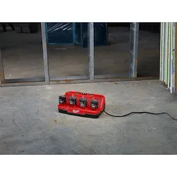 Milwaukee Chargeur séquentiel à quatre baies M12™ 48-59-1204