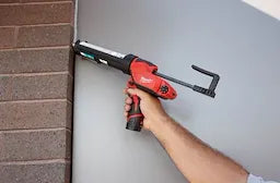 Milwaukee M12™ Pistolet à calfeutrer et adhésif 10 oz (outil seul) 2441-20