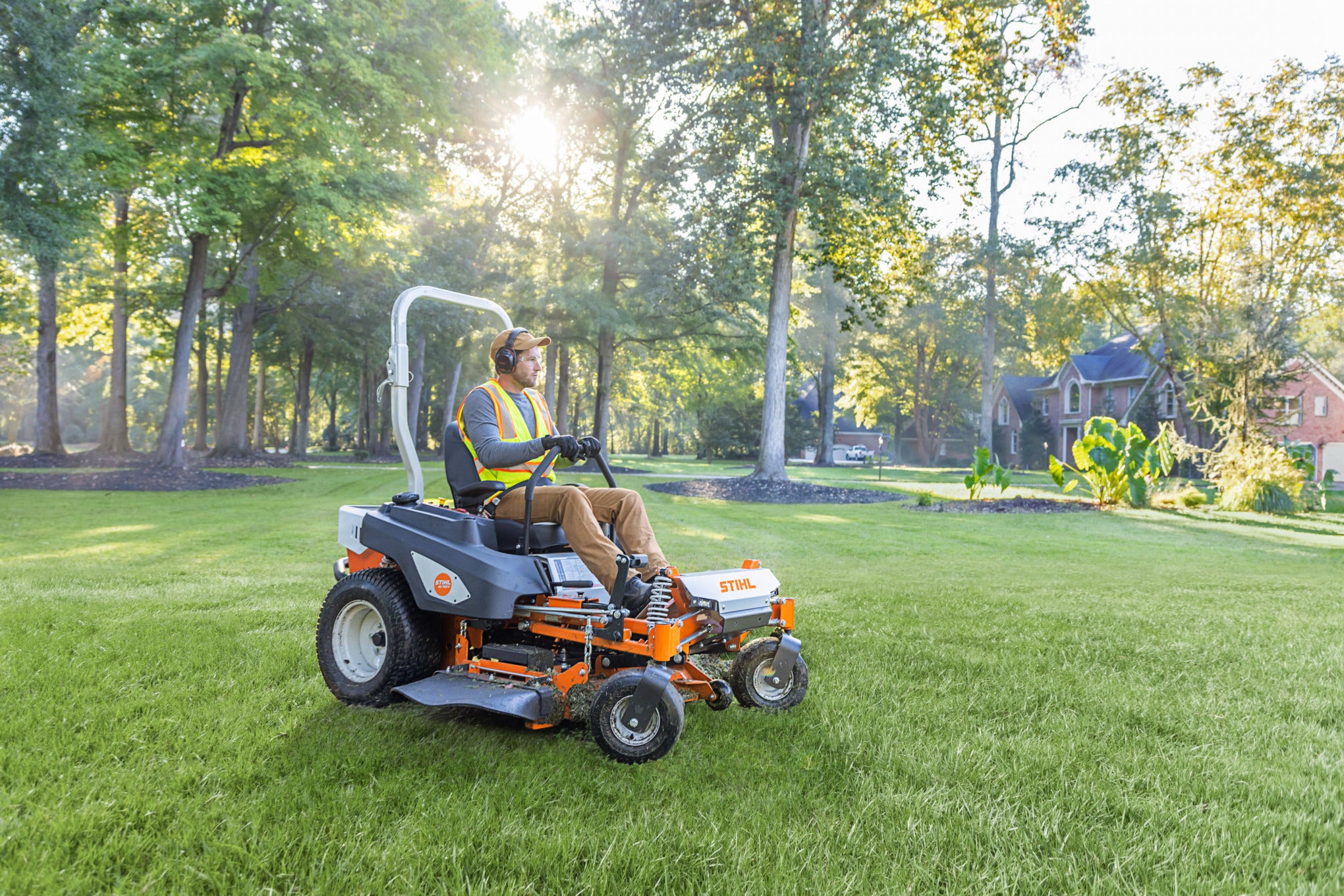 STIHL RZ 752i K Tondeuse à rotation nulle : Commerciale, moteur Kawasaki EFI, plateau de coupe 52" WB040113606