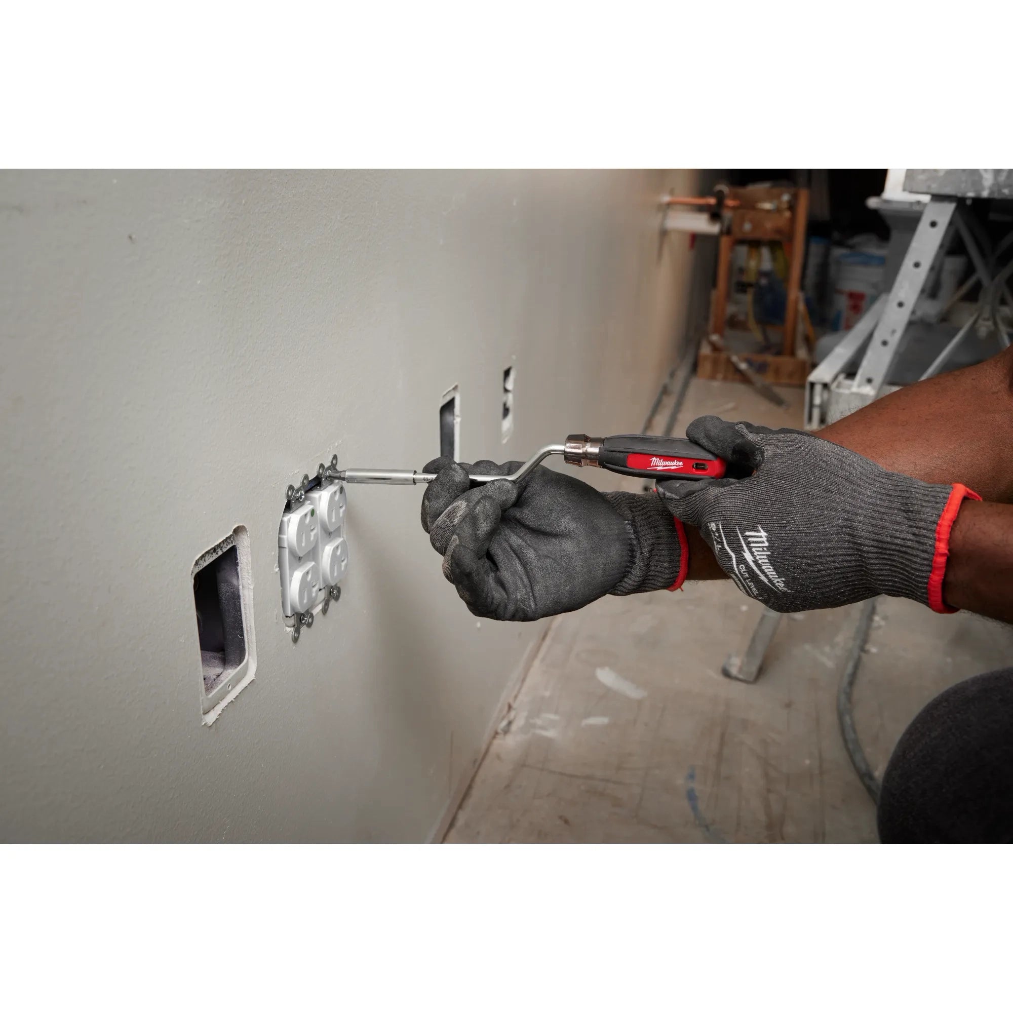 Milwaukee Tournevis multi-embouts rotatif 2-en-1 48-22-2916