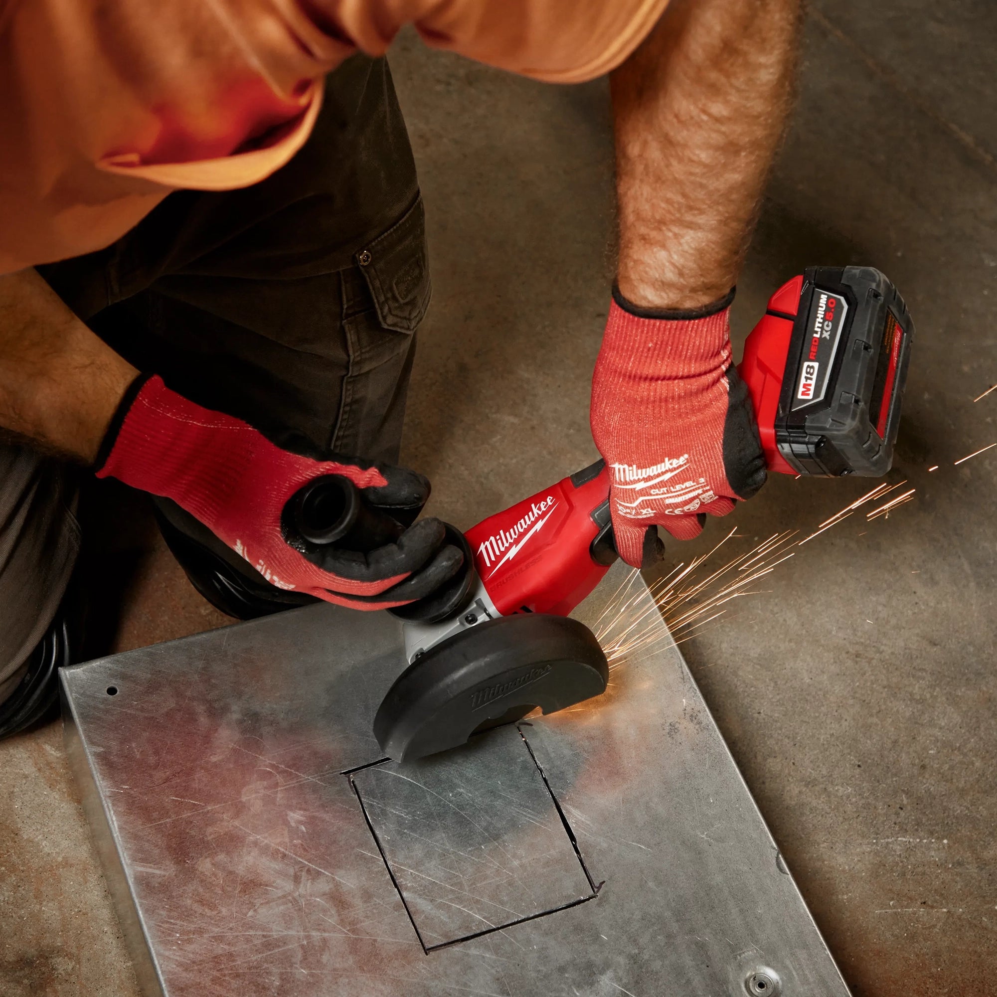 Milwaukee M18™ Meuleuse à coupe sans balais 4-1/2" / 5", commutateur à palette 2686-20