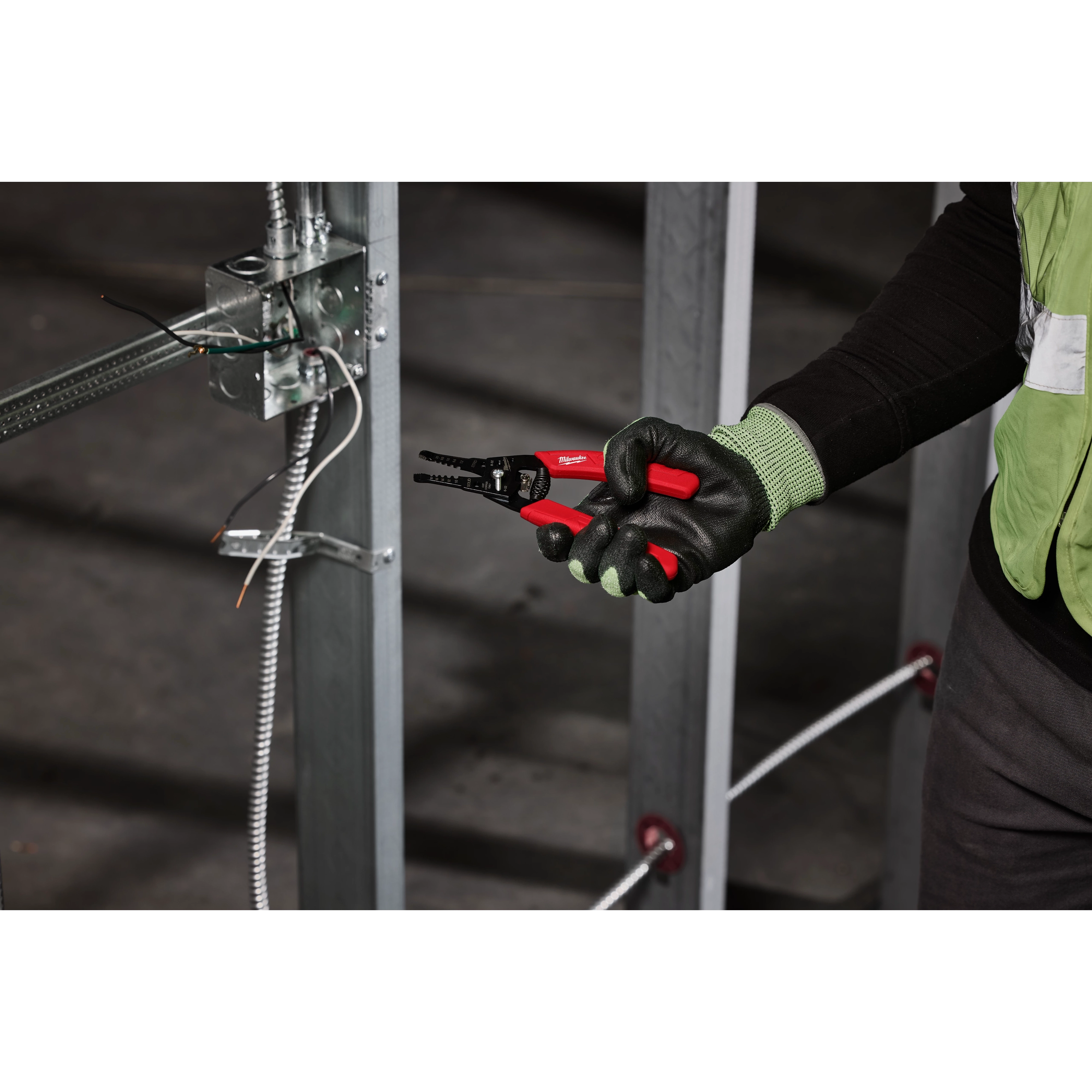 Milwaukee Pince à dénuder et coupe‑fil Comfort Grip 10‑20 AWG 48-22-3050