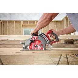 Milwaukee Scie circulaire à poignée arrière M18 FUEL™ 7-1/4" - Outil seul 2930-20