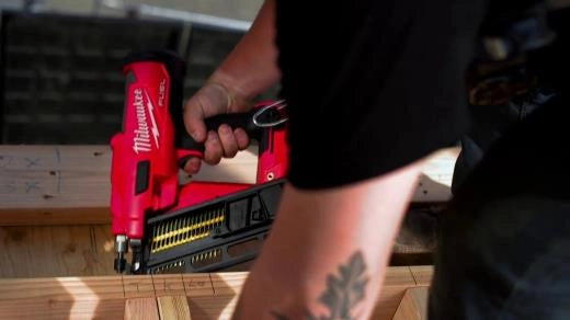 Milwaukee M18 FUEL™ Cloueuse à Charpente 21° 2744-20