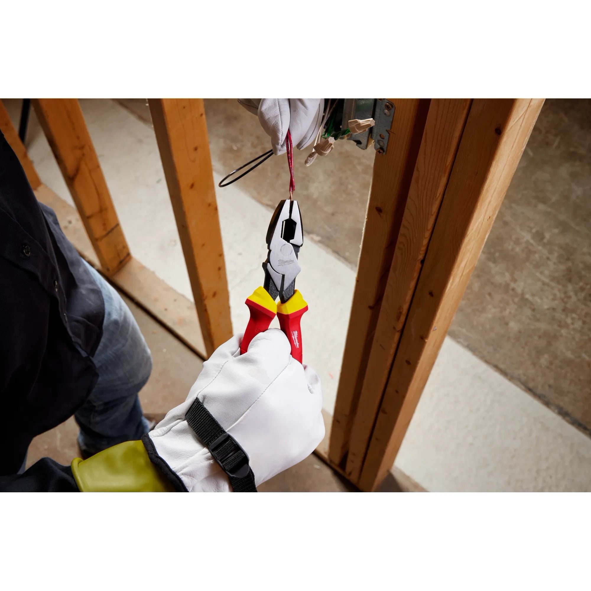 Milwaukee Pinces de lineman isolées 9" Milwaukee 1000V 48-22-2209