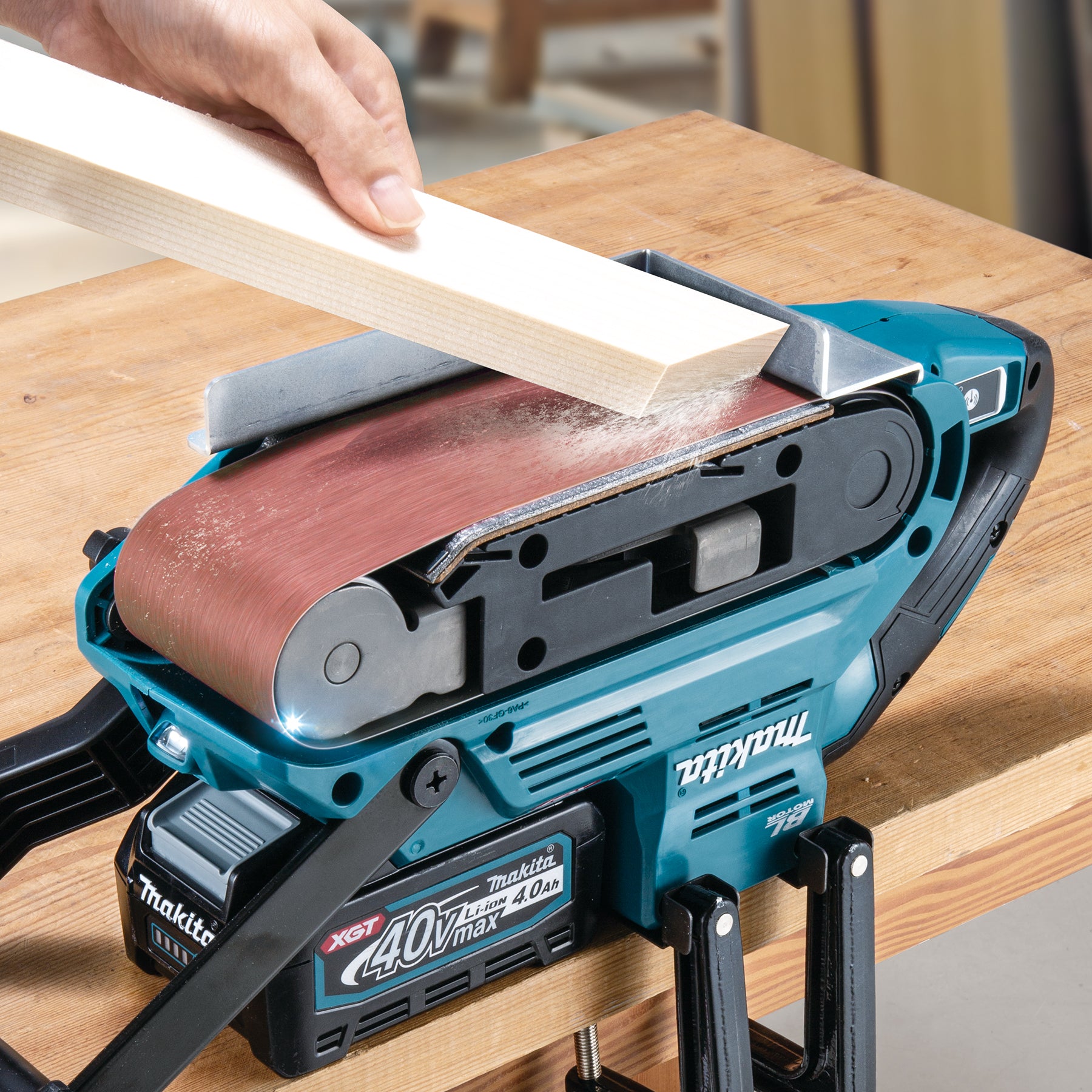 Makita Ponceuse à bande 3" x 21" sans balais 40Vmax XGT avec AWS, outil seul BS001GZ
