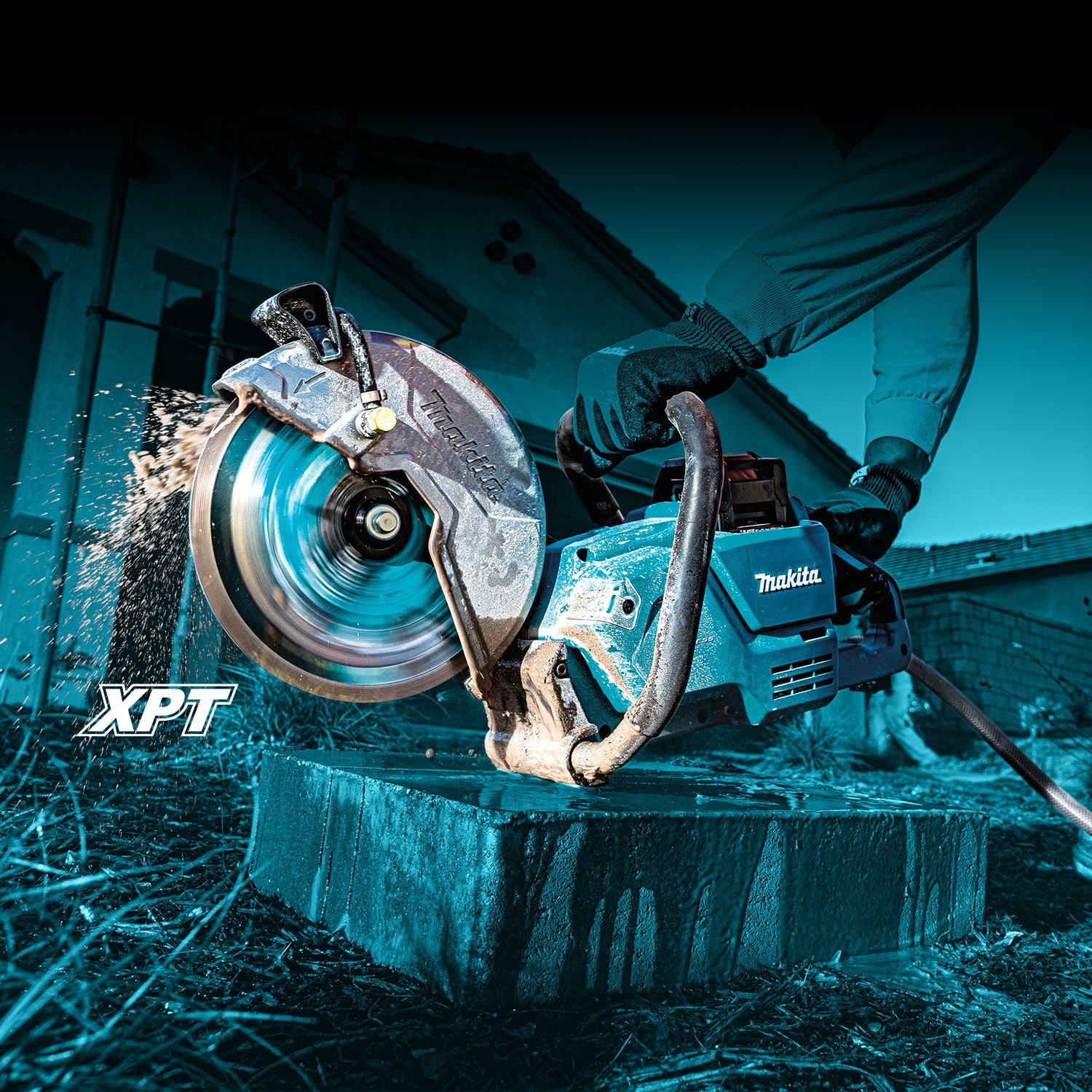 Makita Tronçonneuse Sans Fil 9" Sans Balais 40Vmax XGT, Kit avec 2x 8,0Ah CE003GL201
