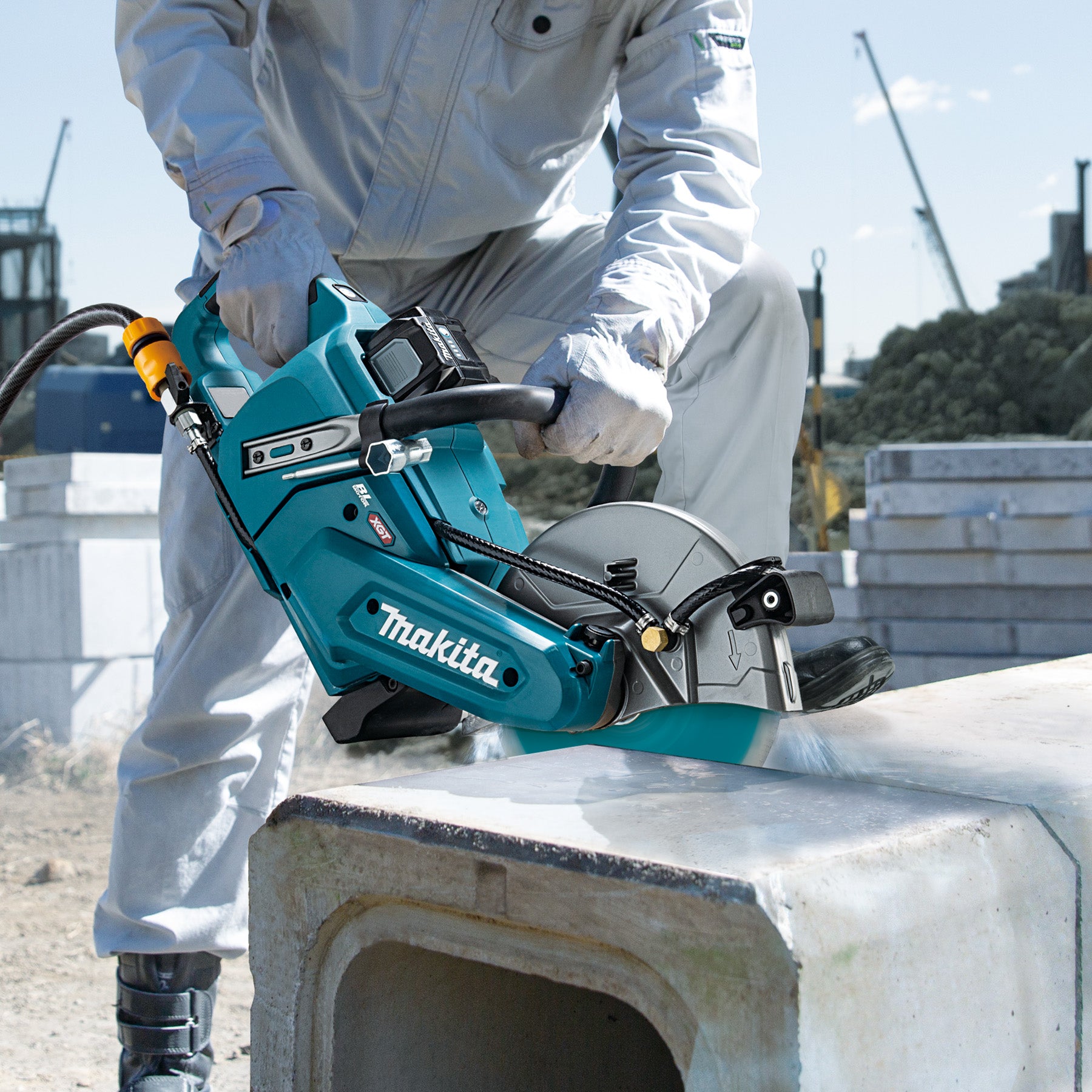 Makita 40Vmax XGT Brushless 9" Power Cutter, Tool Only CE003GZ03