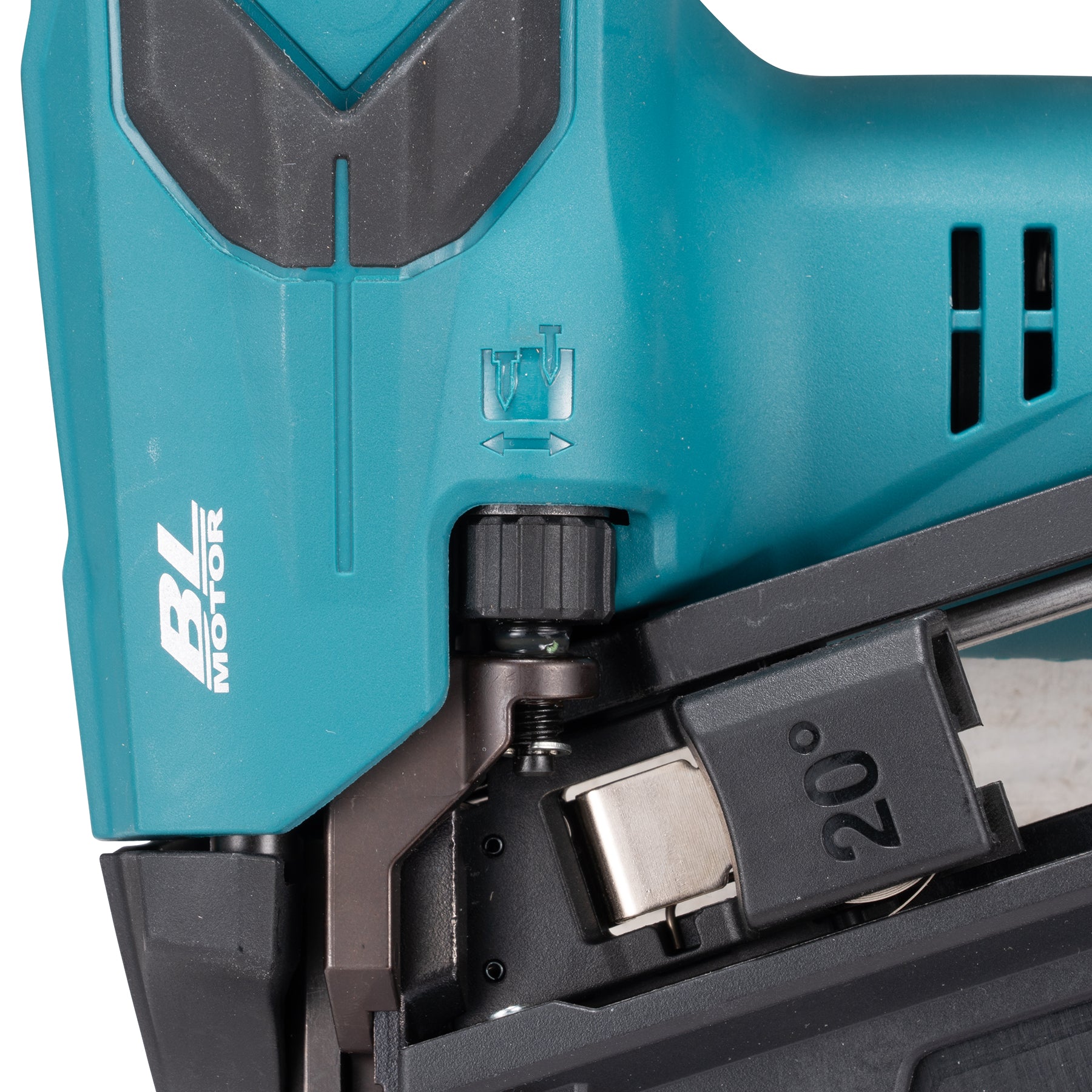 Makita Cloueuse de finition 16 ga 2-1/2" sans balais LXT 18V, angulaire, outil seul DBN610Z