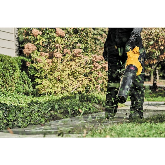 Dewalt 60V MAX* Brushless Cordless Handheld Axial Blower Kit DCBL772X1