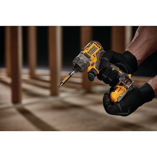 Dewalt XTREME 12V MAX* Brushless 1/4" Cordless Screwdriver Kit DCF601F2