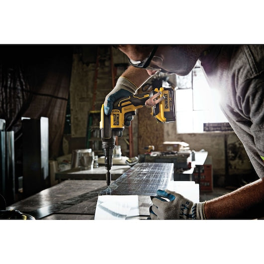 DeWalt Kit de visseuse à couple réglable 20V MAX* XR® VERSA-CLUTCH™ DCF622M2