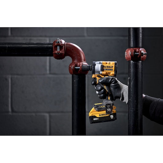 Dewalt ATOMIC 20V MAX* 1/2 in. Cordless Impact Wrench With Hog Ring Anvil Kit DCF921P2
