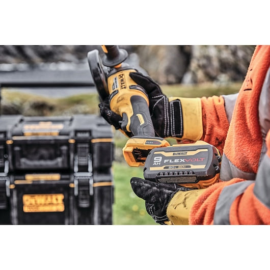 Dewalt 60V MAX* Brushless Cordless 4-1/2 in. - 6 in. Grinder With KICKBACK BREAK™ Kit DCG418X2
