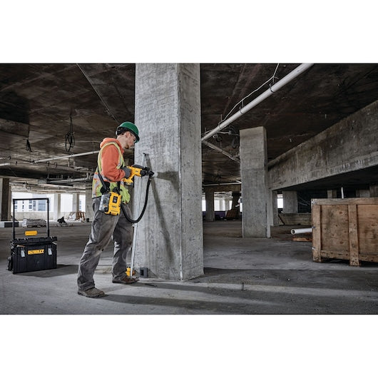 Dewalt 20V MAX* 1 in. Brushless Cordless SDS PLUS D-Handle Rotary Hammer Kit DCH133M2