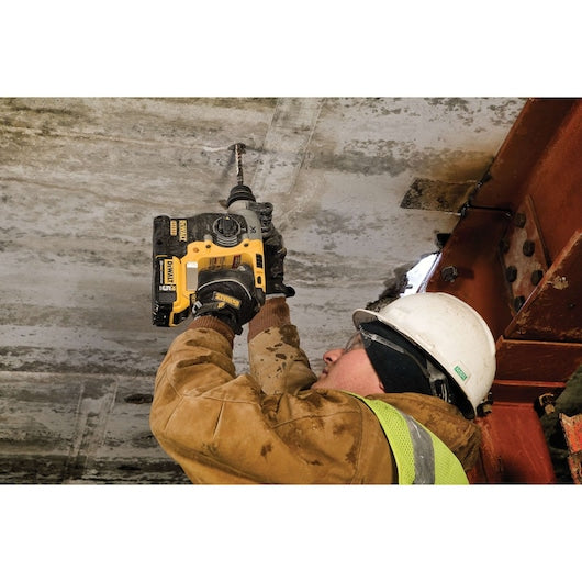 Dewalt 20V MAX* XR® 1 in. Brushless SDS PLUS L-Shape Rotary Hammer Kit DCH273P2