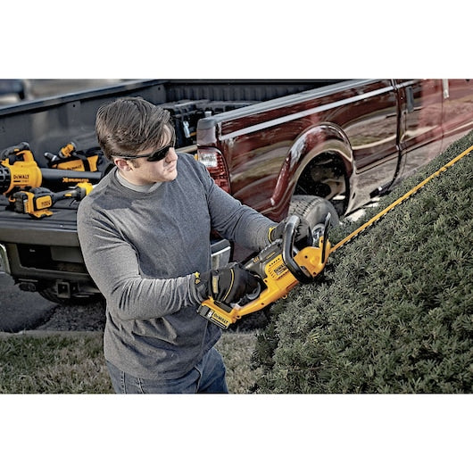 DeWalt Tondeuse à haies sans fil 20V MAX* 22 po (outil seul) DCHT820B