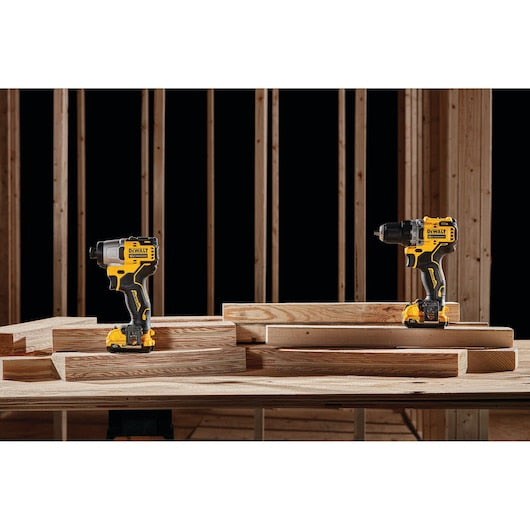 DeWalt Kit perceuse sans fil et visseuse à chocs sans balais XTREME 12V MAX* DCK221F2