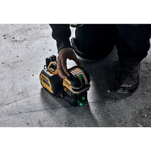 Dewalt 20V MAX* Cordless 2-Spot Green Line Laser Kit DCLE34220G