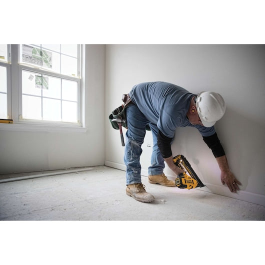 Dewalt 20V MAX* XR® 15 GA Cordless Angled Finish Nailer (Tool Only) DCN650B