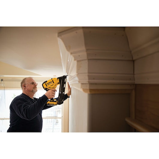 Dewalt 20V MAX* XR® 15 GA Cordless Angled Finish Nailer (Tool Only) DCN650B