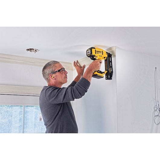 DeWalt Kit de cloueuse à finition droite sans fil 20V MAX* XR 16 GA DCN662D1