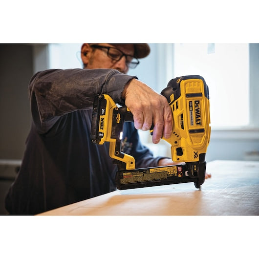 Dewalt 20V MAX* XR® 18ga Cordless Narrow Crown Stapler (Tool Only) DCN681B
