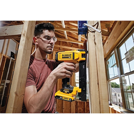 Dewalt 20V MAX* Cordless Cable Stapler Kit DCN701D1