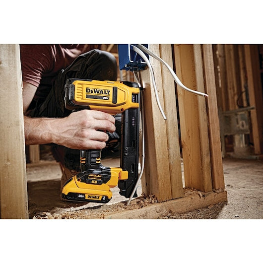 Dewalt 20V MAX* Cordless Cable Stapler Kit DCN701D1