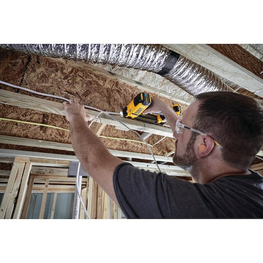 Dewalt 20V MAX* Cordless Cable Stapler Kit DCN701D1